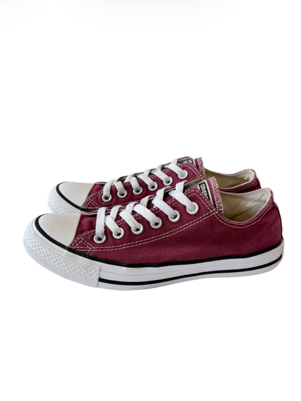 Converse Chuck Taylor All Star Low Top
Sneakers in Maroon
